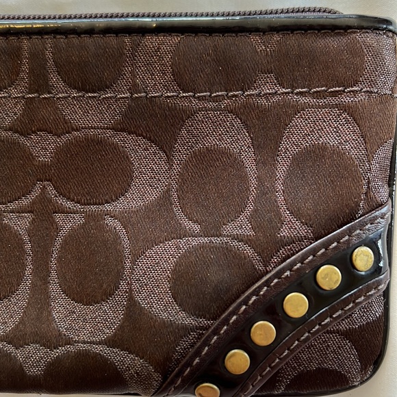 COACH | classic brown logo wristlet - Picture 3 of 9